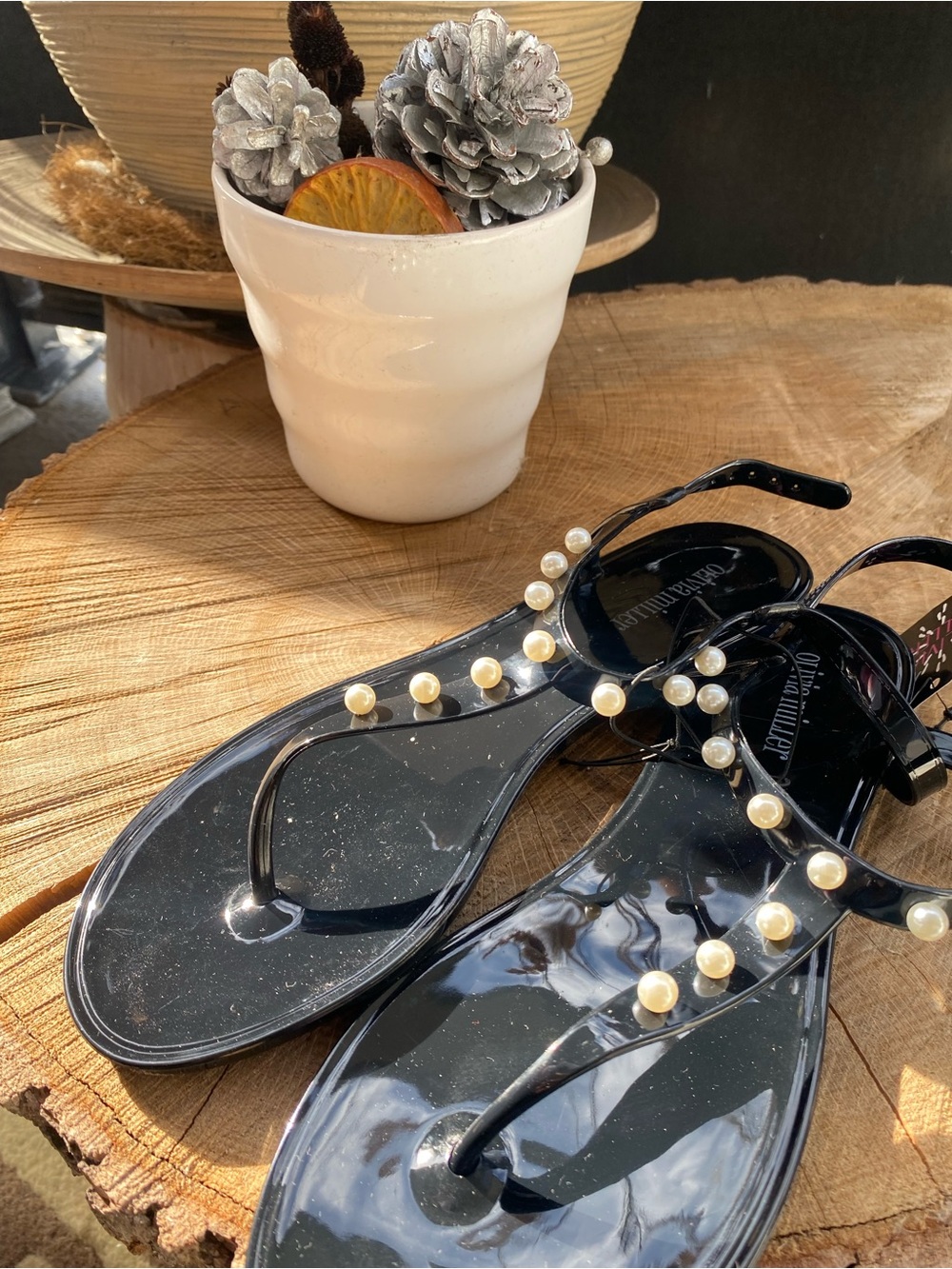 Black Pearl-Embellished Jelly Sandals - Women - Picture 6 of 7